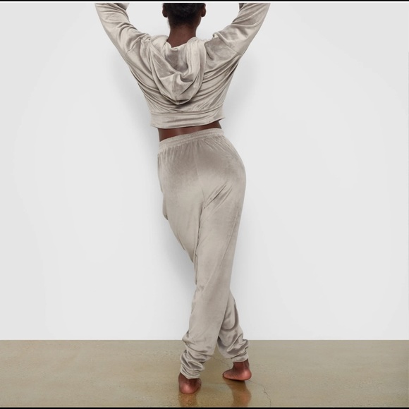 SKIMS Velour Hoodie - new w/ tags - Picture 3 of 4